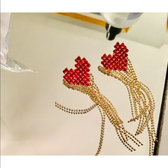 Beautiful heart red crystal earring beautiful! - Picture 2 of 2